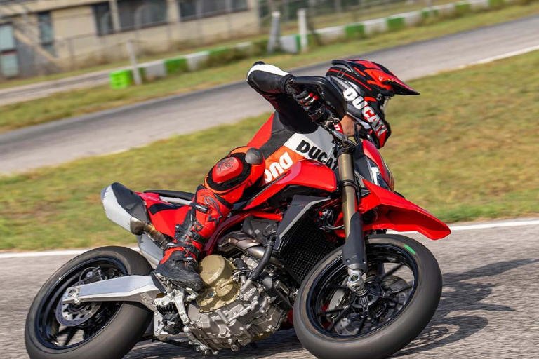 Ducati Hypermotard 698